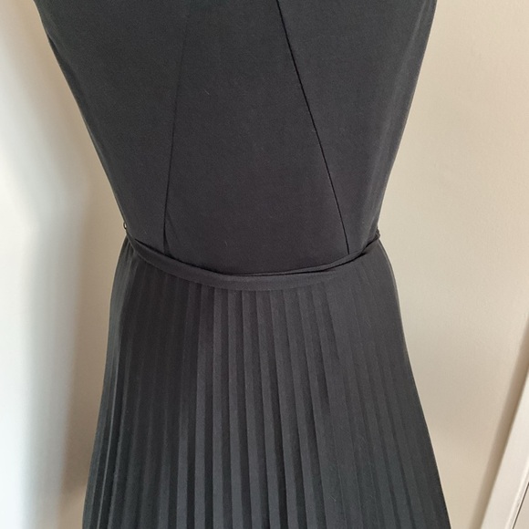 25. NWT Ann Taylor Black Pleated Tie Front Midi Sleeveless Dress Size 6 - Picture 10 of 10